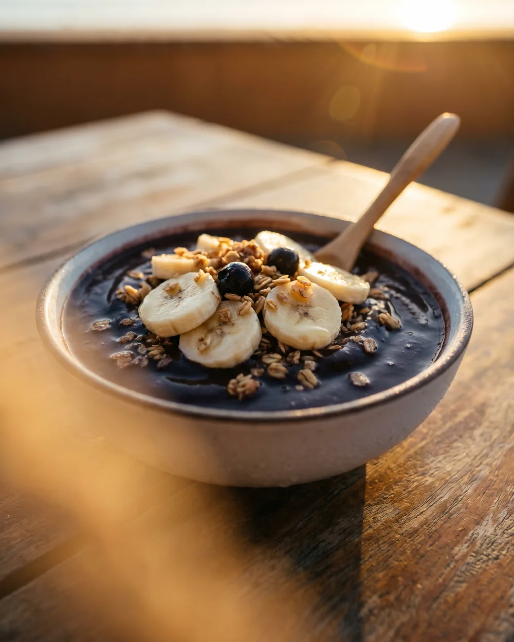 Tigela de acai cremoso com complementos da Frimoni